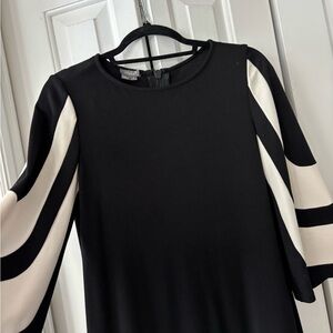 Muse Black & White Mod Chic Mini Dress wi 3/4 Bell Sleeve. Vintage Wedding Guest